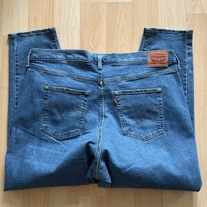 Levi's Plus Size High-Waisted Mom Jeans with stretch Size 20 NWOT Quality